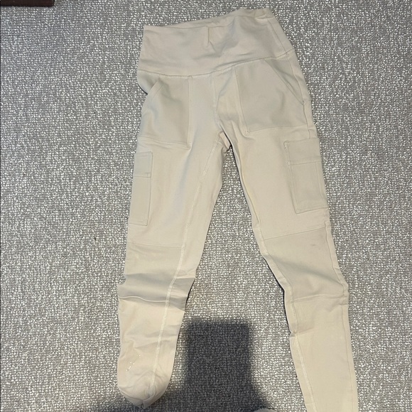 ALO Yoga Pants - ALO Yoga Cream Cargo Leggings
